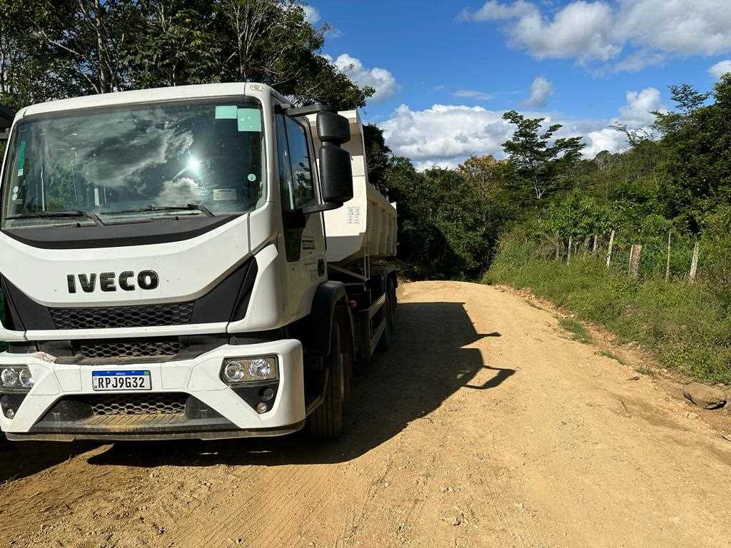 Camacã: Prefeitura faz manutenção da estrada região Estrela em São João do Panelinha